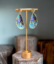 Load image into Gallery viewer, Mussel shell earrings - royal plume