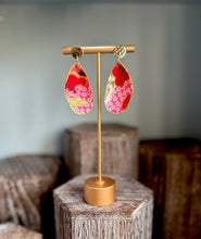 Load image into Gallery viewer, Mussel Shell Earrings - Oriental