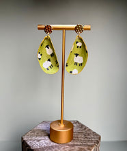 Load image into Gallery viewer, Mussel Shell Earrings - Sheep