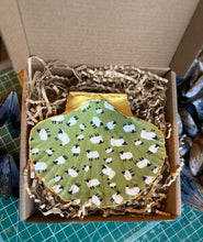 Load image into Gallery viewer, Scallop Trinket Dish - Sheep