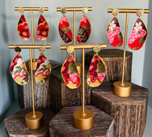 Load image into Gallery viewer, Mussel Shell Earrings - Oriental