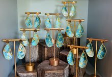 Load image into Gallery viewer, Shell earrings - marble