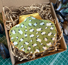Load image into Gallery viewer, Scallop Trinket Dish - Sheep