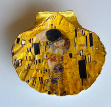 Load image into Gallery viewer, Scallop trinket dish - The Kiss