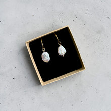 Load image into Gallery viewer, Freshwater Pearl Earrings - large gold
