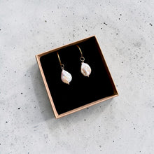Load image into Gallery viewer, Freshwater Pearl Earrings - large gold
