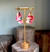 Load image into Gallery viewer, Shell earrings - 80’s disc
