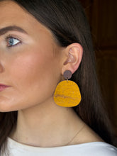 Load image into Gallery viewer, Cork Oak - Fiadh (mustard)

