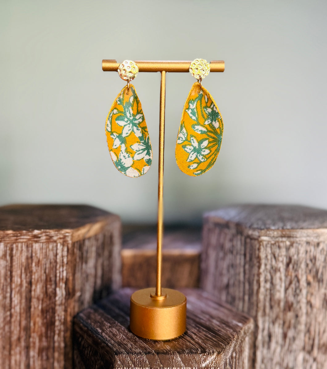 Mussel Shell Earrings - Ochre