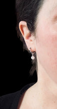 Load image into Gallery viewer, Hoop &amp; Pearl - small/silver
