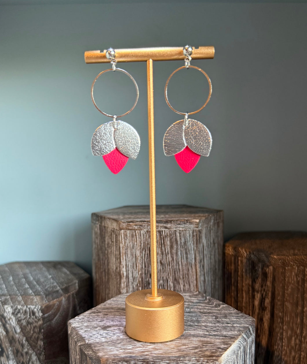 Little Acorn Earrings - hot pink silver