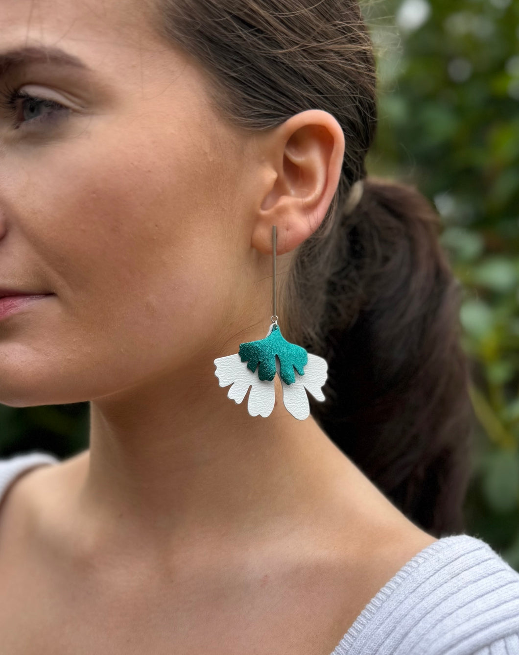 Ginkgo Leaf - teal & white