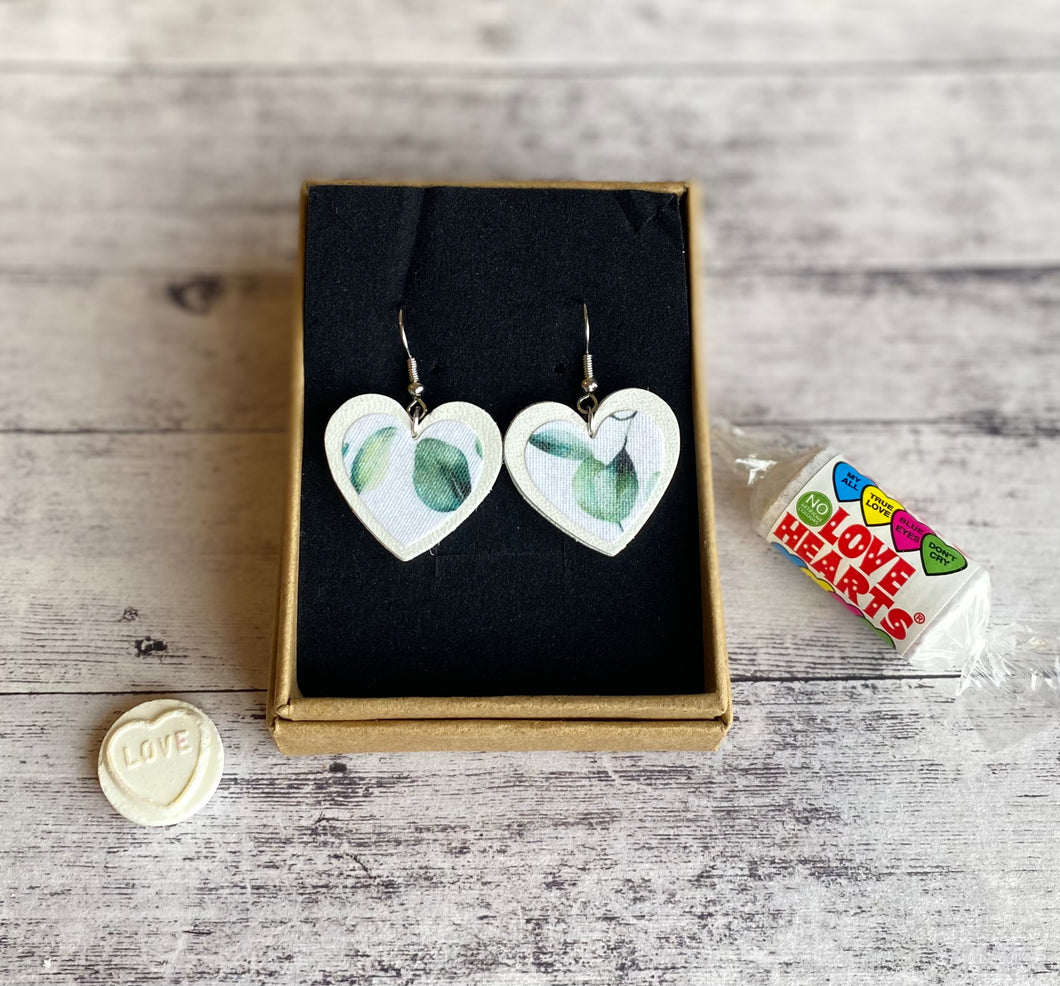 Love heart - white/green leaf