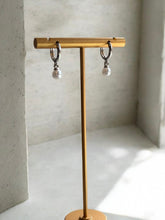 Load image into Gallery viewer, Hoop &amp; Pearl - small/silver

