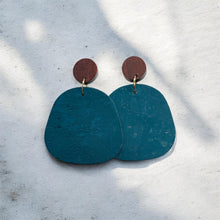 Load image into Gallery viewer, Cork Oak - Fiadh (teal)
