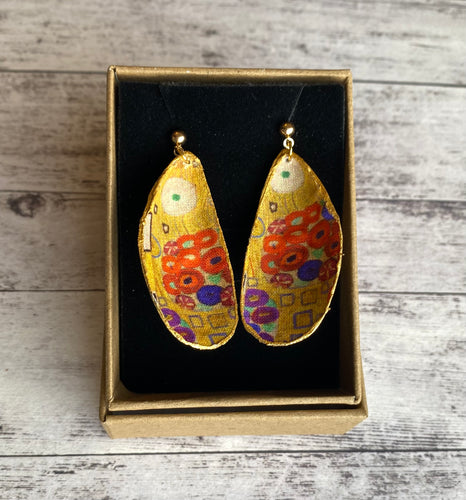 fabric mussel shell earrings sustainable earrings sustainable style irish design Irish jewellery design hypoallergenic the kiss Gustav Klimpt gold style fabric earrings mussel shell jewellery unique earrings handmade earrings 