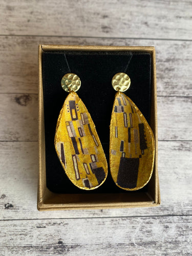 fabric mussel shell earrings sustainable earrings sustainable style irish design Irish jewellery design hypoallergenic the kiss Gustav Klimpt gold style fabric earrings mussel shell jewellery